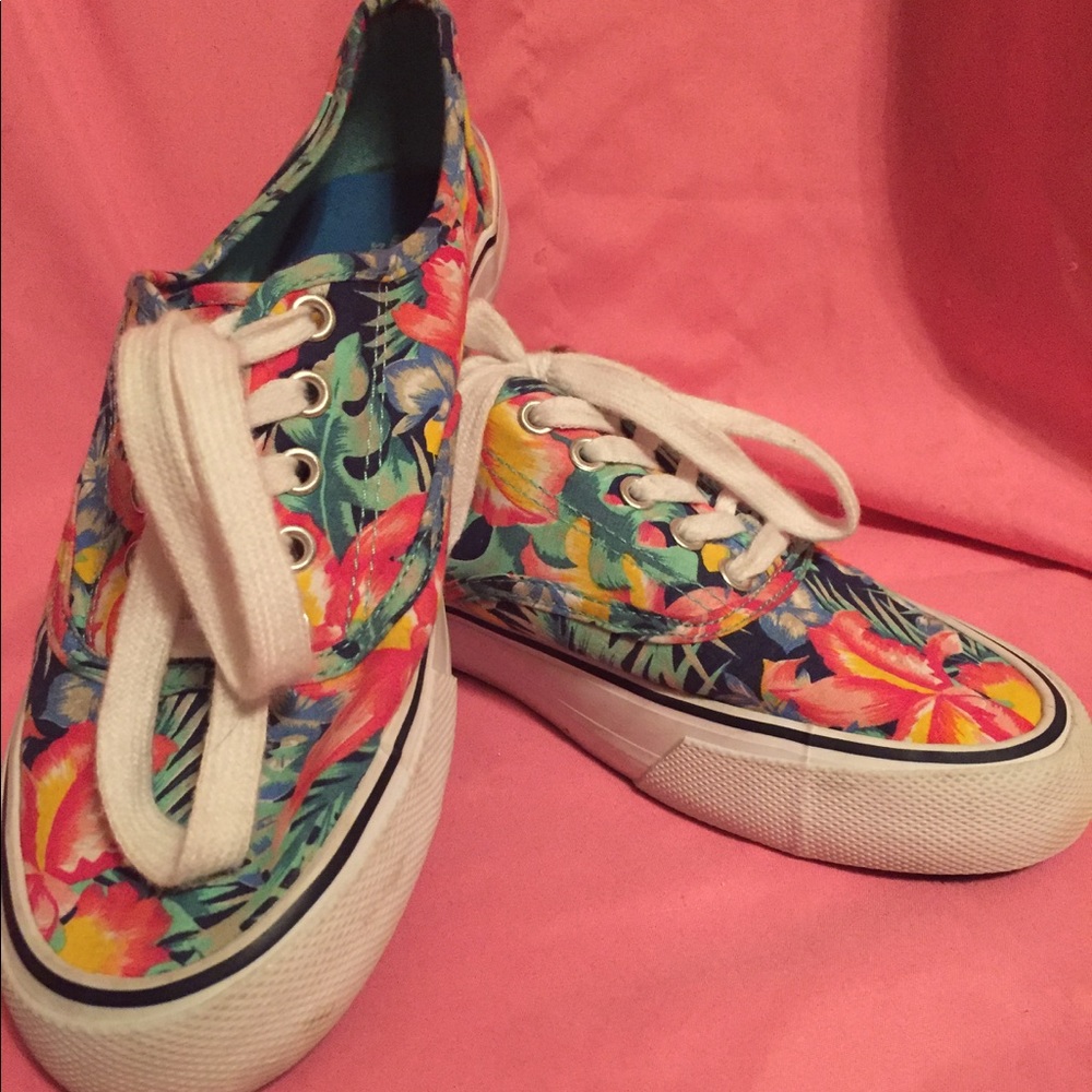 Cute tropical print Mossimo sneakers Size 8